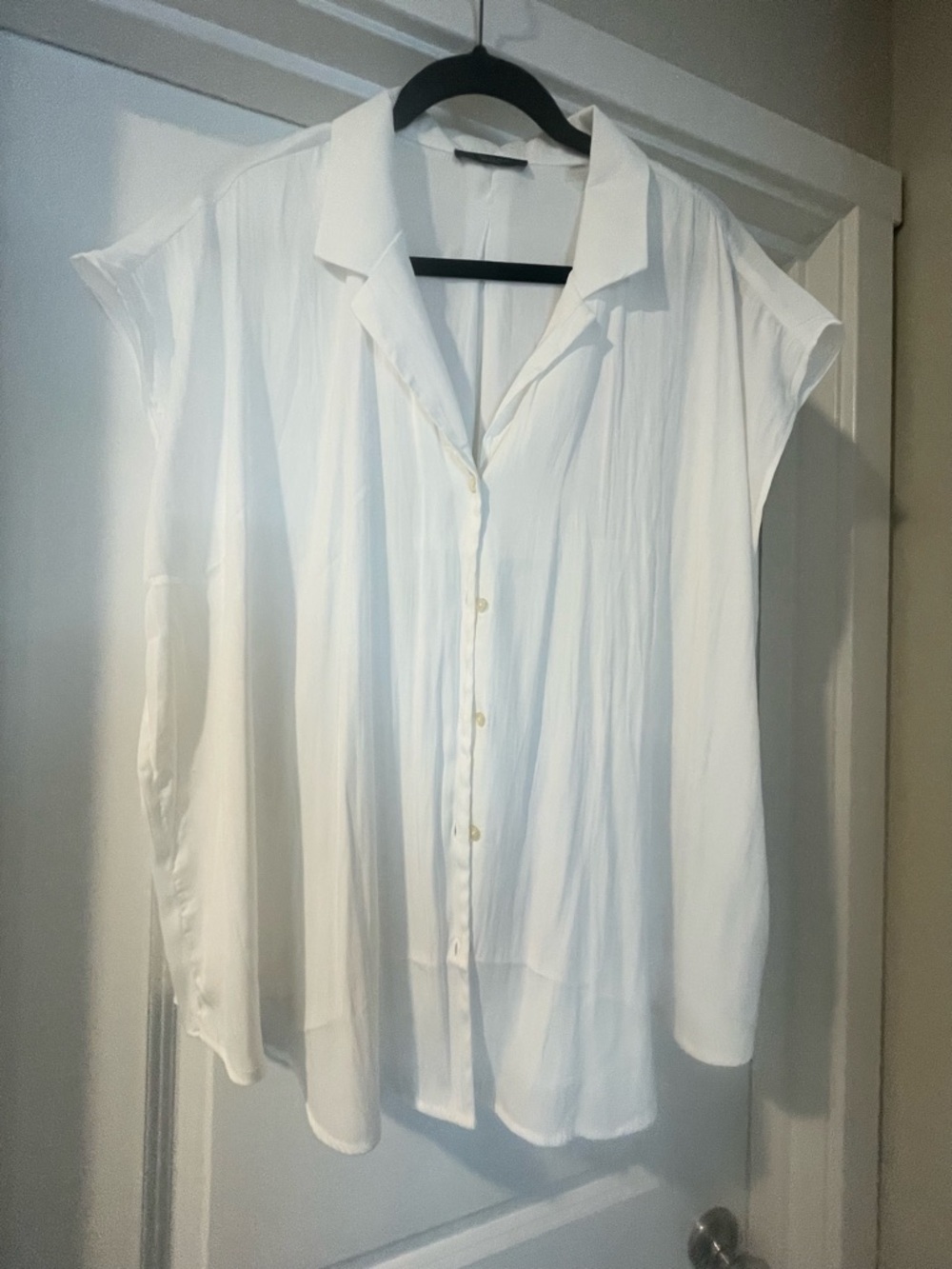 T Tahari White Cap-Sleeve Button-Down Blouse